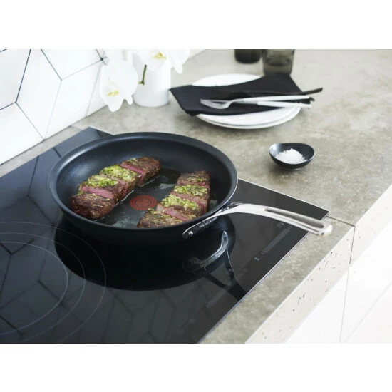 Großhandel 🔥 Tefal Alu-Bratpfanne Ø 28 Cm, Antihaftbeschichtung Und Thermo-Punkt, Für Alle Herdarten Incl. Induktion, Schwarz 👍 8 Großhandel 🔥 Tefal Alu-Bratpfanne Ø 28 Cm, Antihaftbeschichtung Und Thermo-Punkt, Für Alle Herdarten Incl. Induktion, Schwarz 👍 – Bild 6